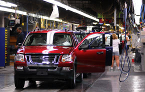Ford va suspenda temporar productia in 10 fabrici
