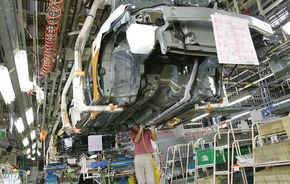 Toyota opreste productia in 12 fabrici
