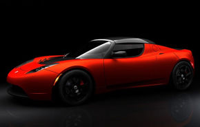 Tesla a prezentat o versiune mai rapida a modelului Roadster