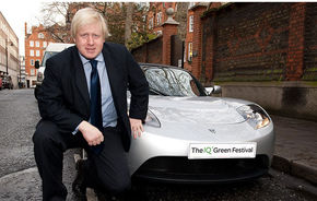 Primarul Londrei a facut un test-drive cu Tesla Roadster