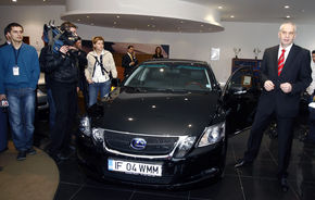 Ministrul Mediului a primit un Lexus GS 450h din partea Lexus Romania