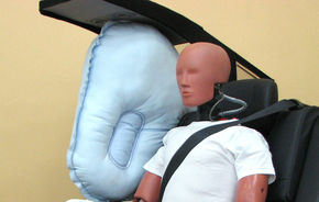 Inovatie: Toyota pregateste un airbag posterior central