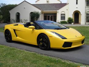 Oferta de criza: cumperi o casa, primesti un Lamborghini gratis!