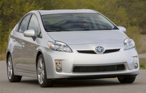 Toyota va comercializa in paralel doua modele Prius