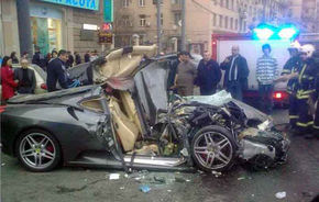 Un rus de 19 ani distruge un Ferrari F430