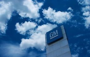 GM inchide jumatate din dealerii americani