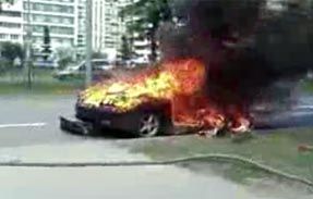 VIDEO: Inca un Ferrari incendiat in Rusia