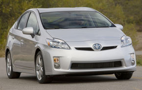 Toyota a marit productia lui Prius pentru a raspunde cererii