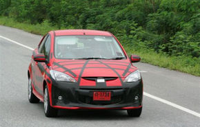 Fotospion: Mazda2 facelift, testata in Thailanda