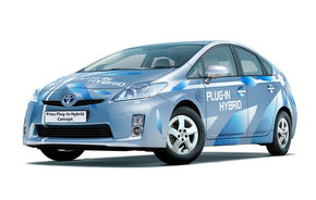 Toyota Prius PHEV poate sa atinga 100km/h in modul electric