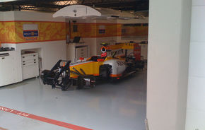 GALERIE FOTO: Garajul Renault, "dezbracat" de logo-uri