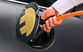 Franta: prize pentru masini electrice in parcarile cladirilor pana in 2015