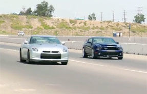 VIDEO: Duel amuzant intre Nissan GT-R si Shelby GT500