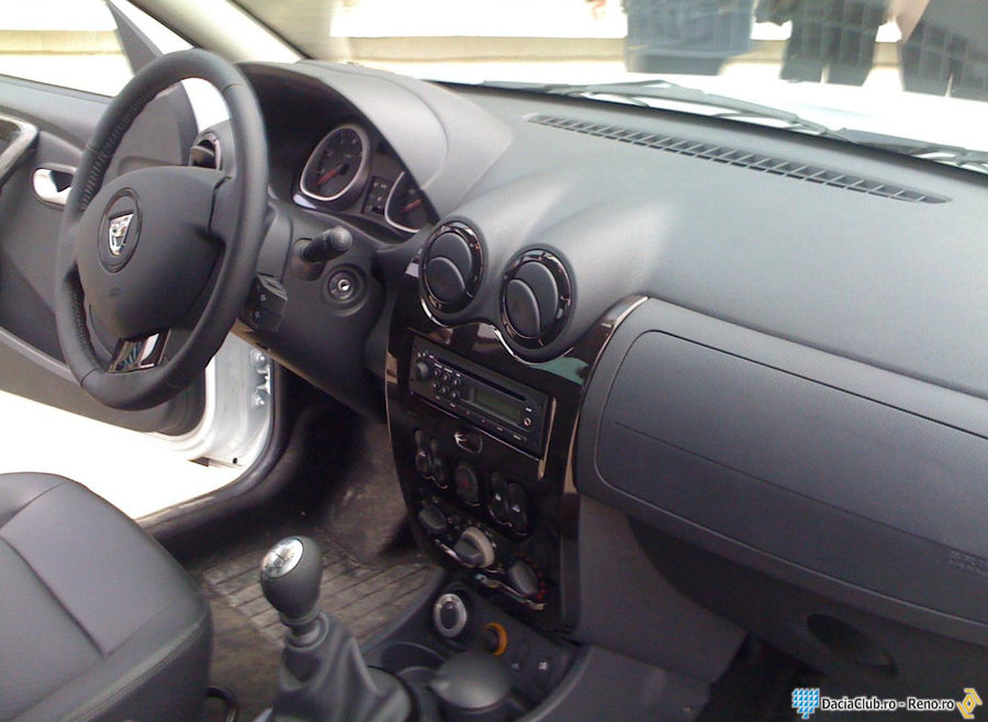 Empire Execution May Iata interiorul lui Dacia Duster! - AutoMarket