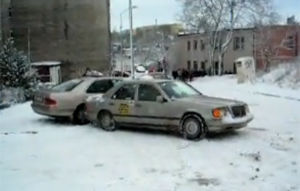 VIDEO: Ai grija unde-ti parchezi masina cand ninge!