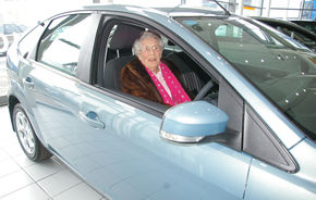 O femeie din Irlanda este clienta aceluiasi dealer Ford de 81 de ani