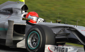 Mercedes mizeaza pe victorie in Bahrain