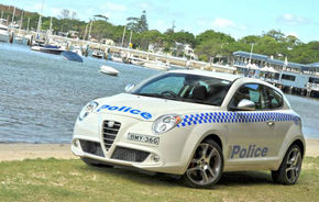 Poliţiştii australieni atrag atenţia tinerilor cu un Alfa Romeo MiTo