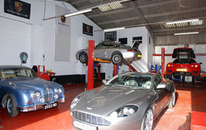 CE vrea să le permită clienţilor de maşini noi să-şi repare masinile şi în alte service-uri