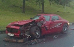 Primul accident suferit de un Mercedes SLS AMG