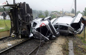 Un tren cu peste 200 de automobile Dacia a deraiat în Austria