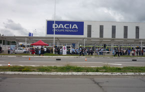 Fanii Logan din ţară s-au întâlnit la fabrica Dacia