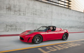 OFICIAL: Facelift discret pentru electricul Tesla Roadster