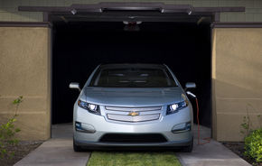 GM vrea să construiască 10.000 de unităţi Chevrolet Volt în 2011