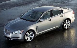 Jaguar dezvoltă XE, un coupe mic cu design sportiv