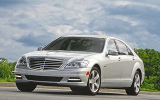 Mercedes pregăteşte două modele hibride pentru 2011