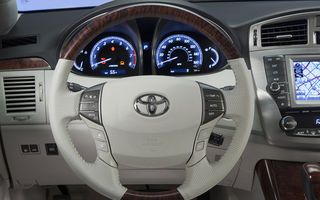 Toyota recheamă în service 373.000 unităţi cu probleme la direcţie