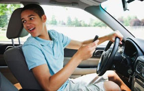 STUDIU: Tinerii sunt conştienţi de pericolele cauzate de neatenţia la volan
