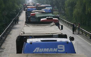 CHINA: Blocaj în trafic de 100 kilometri pe o autostradă