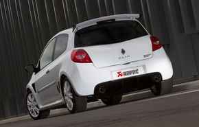 Akrapovic oferă un sistem de evacuare pentru Renault Clio RS