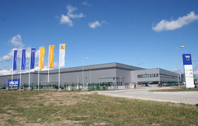 Renault a deschis lângă Piteşti cel mai mare depozit de piese din afara Franţei