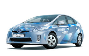 Toyota va lansa un Prius electric, rival pentru Volt şi Nissan Leaf