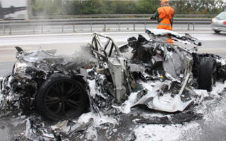 Un Audi R8 GT a luat foc în urma unui accident