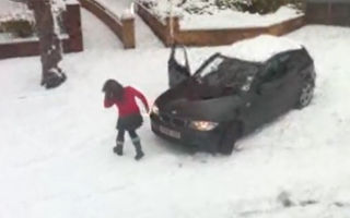 VIDEO: Cum să NU scoţi din zăpadă un BMW