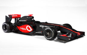 McLaren ar putea concura în culorile negru şi roşu în 2011
