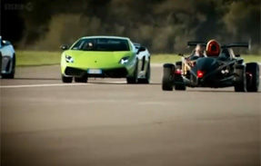 VIDEO: Top Gear şi Ariel Atom, "liniuţă" cu două supercaruri şi o motocicletă
