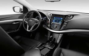 Hyundai prezintă prima imagine cu interiorul lui i40