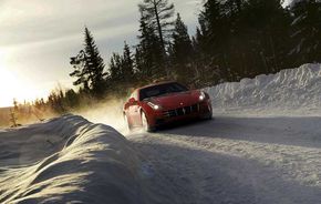 Imagini cu Ferrari FF pe zăpadă