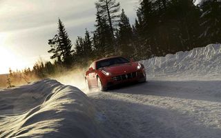 Imagini cu Ferrari FF pe zăpadă