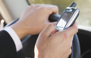 STUDIU: 19% din şoferi accesează internetul la volan