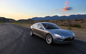 Tesla Model S se transformă în "smartphone pe roţi" cu ajutorul aplicaţiilor speciale