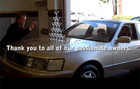 VIDEO: Un proprietar Lexus încearcă să recreeze o reclamă din 1989