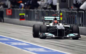 Schumacher şi Rosberg, trădaţi de aripa spate ajustabilă