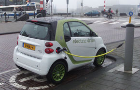 Amsterdam: Parcare gratuită, cu priză, pentru maşinile electrice