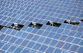 Renault montează panouri solare pe toate fabricile sale din Franţa