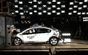 Chevrolet Volt obţine cinci stele la crash-testul realizat de NHTSA